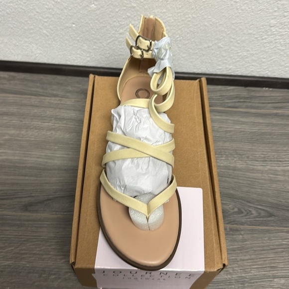 Journee Womens Zailie Gladiator Flat Sandals - Picture 5 of 7